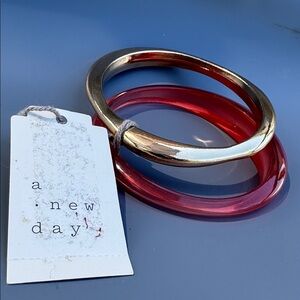 A new day bracelet set NWT rust color gold tone metal(1oz weight)it’s fabulous
